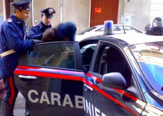 NGACMOI SEKSUALISHT DY VAJZAT E REJA/ E pëson keq shqiptari në Itali
