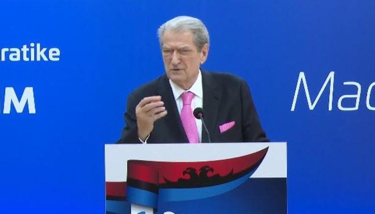 “PLANE QESHARAKE…”/ Berisha reagon për ‘Memorandumin e Kuçit’: Ditët e fundit në zyrë, shqiptarët ia kanë prerë biletën