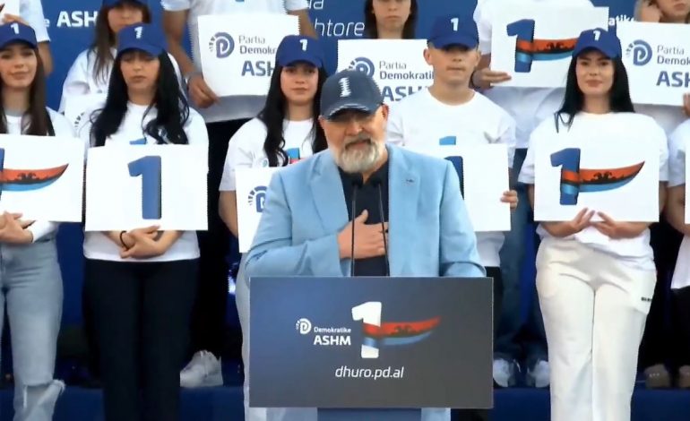 “JU DUHET TË LUFTONI…”/ Chris LaCivita nga Shkodra: Ju rrëzuat monumentin e Stalinit, tani duhet të rrëzoni një monument të vjetër, Edi Ramën