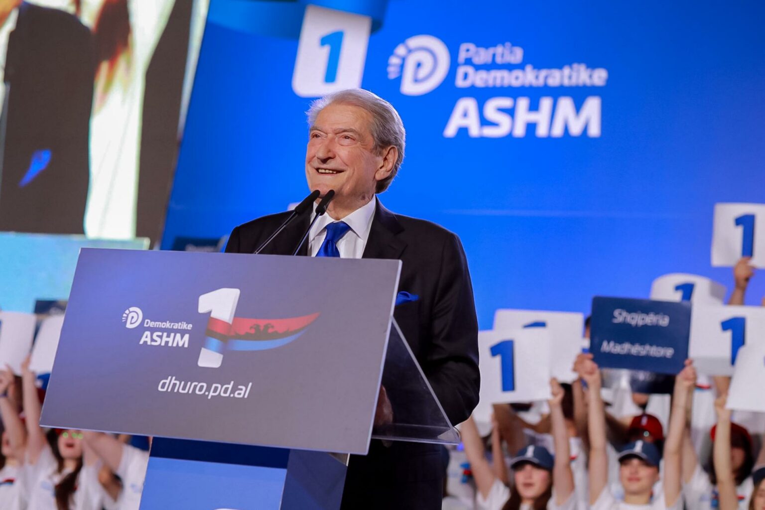 MBYLLJA E FUSHATËS/ Berisha thirrje të rinjve: Ju jepet shansi për të shpëtuar Shqipërinë…
