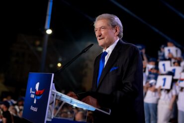 PREMTIMI NË MBYLLJE TË FUSHATËS/ Berisha: Do vendosim regjimin e taksave më të ulëta në Europë, investitorë të huaj…