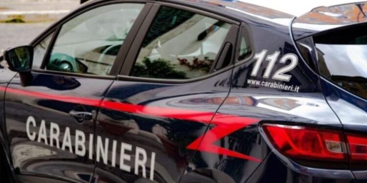 NË KËRKIM PËR TRAFIK DROGE/ Shqiptari kapet në Itali me 20 mijë euro cash dhe 1 kg kokainë në makinë! I gjendet dhe një pistoletë e Luftës së Dytë Botërore