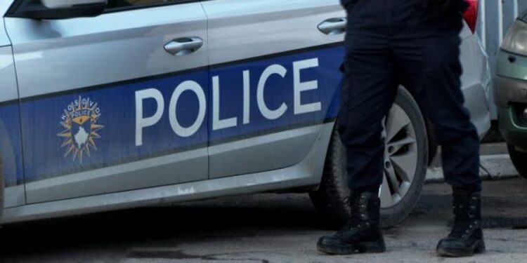KONFLIKT NË FAMILJEN NË KOSOVË/ Adoleshenti qëllon me armë zjarri motrën