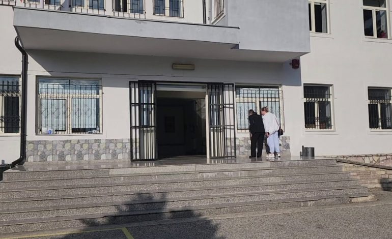 VIJON PROCESI I VOTIMIT NË GJIROKASTËR/ Të hapura janë 198 qendra votimit të regjistruar mbi 115 mijë votues