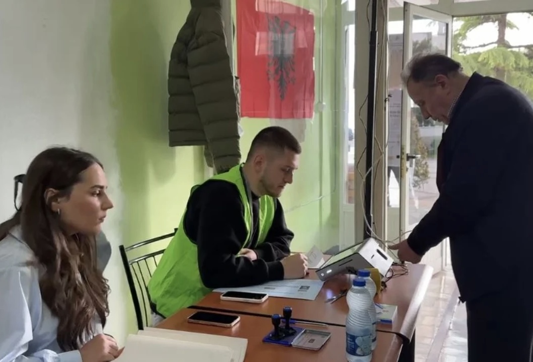 SHQIPËRIA VOTON/ OSBE vëzhgon nisjen e procesit në Pogradec