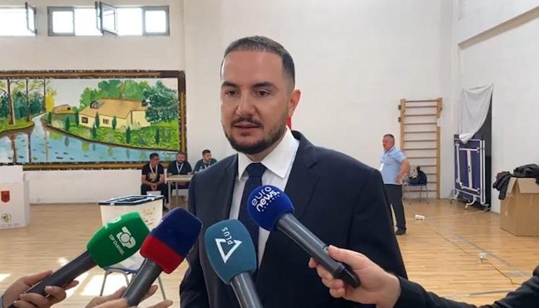 ZGJEDHJET/ Salianji voton nga burgu i Fierit: Dënimi im politik, bandat në fushatë për Ramën
