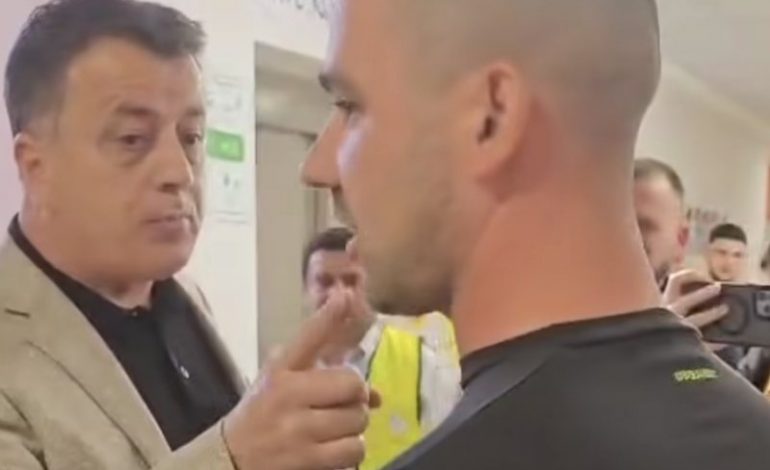 “PSE NUK E PRANON HUMBJEN”/ Flamur Noka kërcënon qytetarin në Vorë: Ta tregoj unë ty, do të marr zvarrë