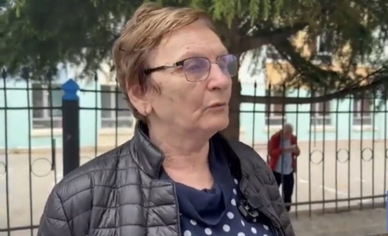 DENONCON e moshuara: Mbështetësi i PD më kapi për gryke, më tha komuniste dhe rrugaçe