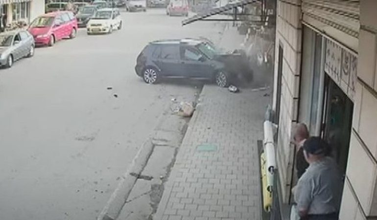 E TRISHTË/ Shoferi i dehur e mori përpara me shpejtësi “skëterrë”, ndërron jetë te Trauma efektivi i policisë