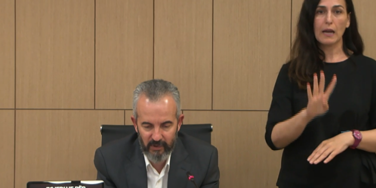 “PRITET NISJA E PROCESIT TË NUMËRIMIT”/ Celibashi thirrje partive politike: Qetësi dhe përmbajtje nga të gjitha palët