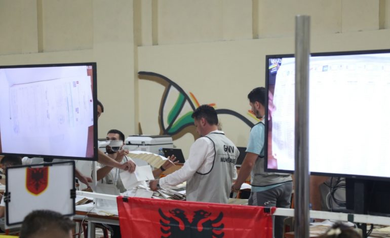 PËRFUNDON PROCESI I NUMËRIMIT NË KAVAJË/ Si RENDITEN partitë, ja kush kryeson