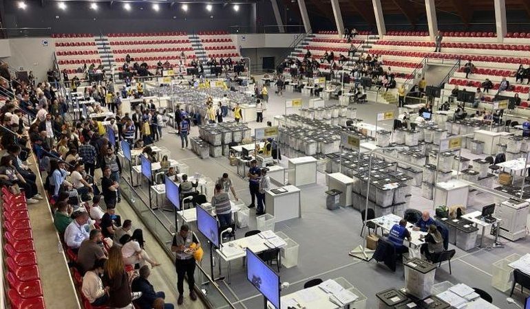 ZGJEDHJET/ Vijon numërimi i votave të diasporës, PS kryeson me më shumë se 10 mijë vota