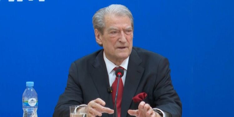 THËRRET PROTESTË DITËN E SAMITIT/ Berisha: Të çohemi se na vodhën! T’u tregojmë liderëve të BE që i ka ftuar një diktator