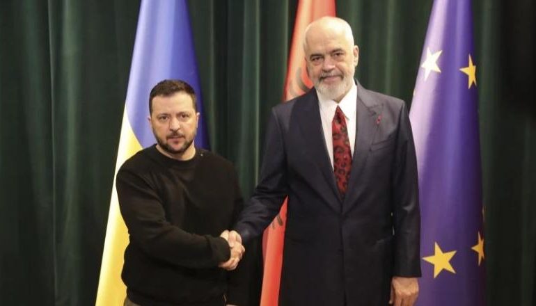 URON RAMËN PËR FITOREN/ Zelensky: Mezi pres të forcojmë më tej marrëdhëniet! Vlerësojmë qëndrimin tuaj…