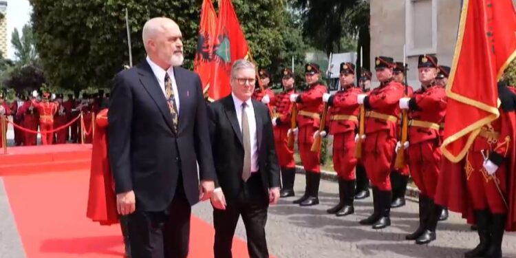 PAMJET/ Rama pret me ceremoni të veçantë homologun britanik Keir Starmer
