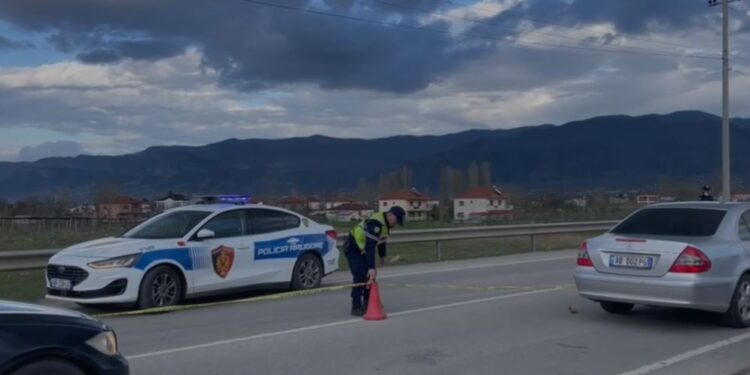 E RËNDË/ Aksident tragjik në Plepa-Kavajë, humb jetën këmbësorja