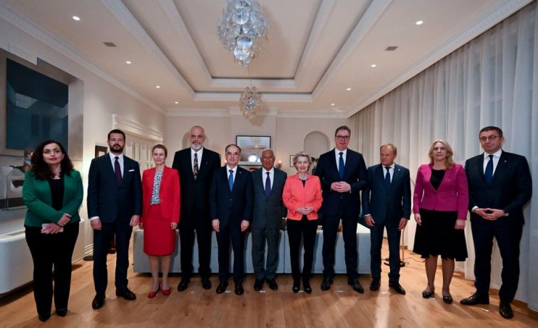 NGA OSMANI TEK VUÇIÇ/ Ursula von der Leyen publikon foton me liderët në Tiranë: Çfarë simboli i fuqishëm