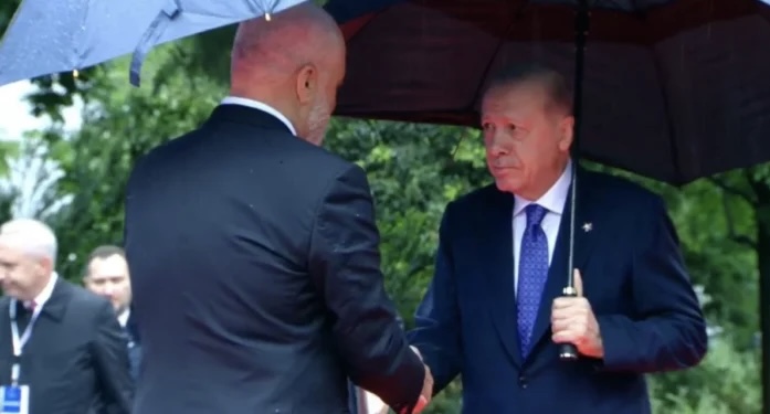 ERDOGAN MBËRRIN NË SAMIT/ Pritet nga Rama: Në Shqipëri e gjithë bota do të thërrasë zërin e paqes