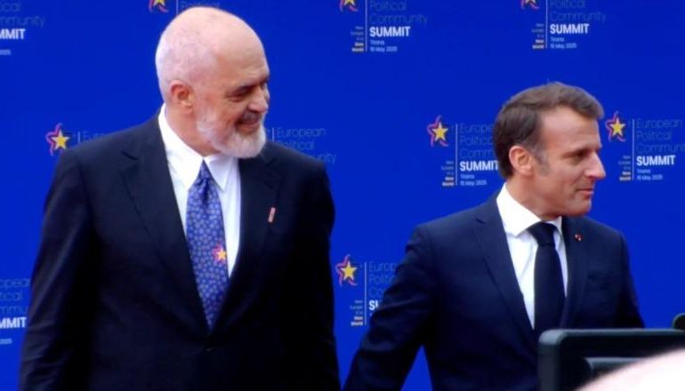 SAMITI I KOMUNITETIT POLITIK/ Macron mbërrin i fundit! Pritja e ngrohtë nga kryeministri Rama