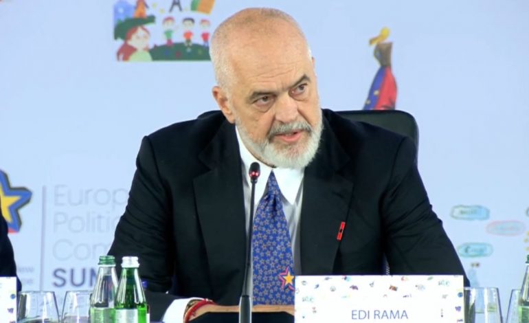 SAMITI I BE/ Rama e nis me batutë: Shiun në Tiranë e solli Starmer, sa herë largoheni nga Europa qani