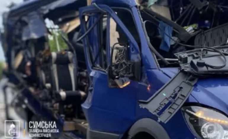 “KRIM CINIK LUFTE”/ Rusia sulm me dronë mbi autobusin e mbushur më civilë në Ukrainë, humbin jetën 9 persona, plagosen 7 të tjerë
