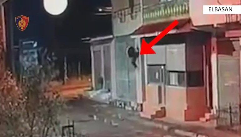 VIDEOLAJM/ Hajduti në Elbasan kacavirret në mure për të vjedhur, arrestohet
