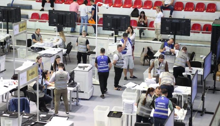VOTA E DIASPORËS/ Mbyllet numërimi për partitë në 7 qarqe, priten të tjerat! Vota preferenciale për kandidatët, procesi vijon në 6 qarqe