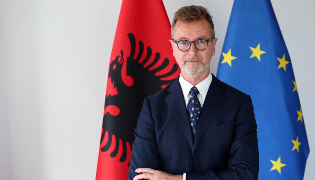 "ME ISH-GRUAN KAM DY FËMIJË..."/ Rrëfimi i ambasadorit të BE-së! Silvio Gonzato flet për dasmën me partnerin: Kishim rreth 200 të ftuar, ishte moment prekës