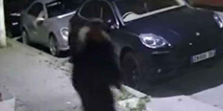 KRISMA DHE NJËRËZ QË VRAPOJNË/ Publikohet VIDEO e atentatit në Durrës ku u vra Ermir Dedja