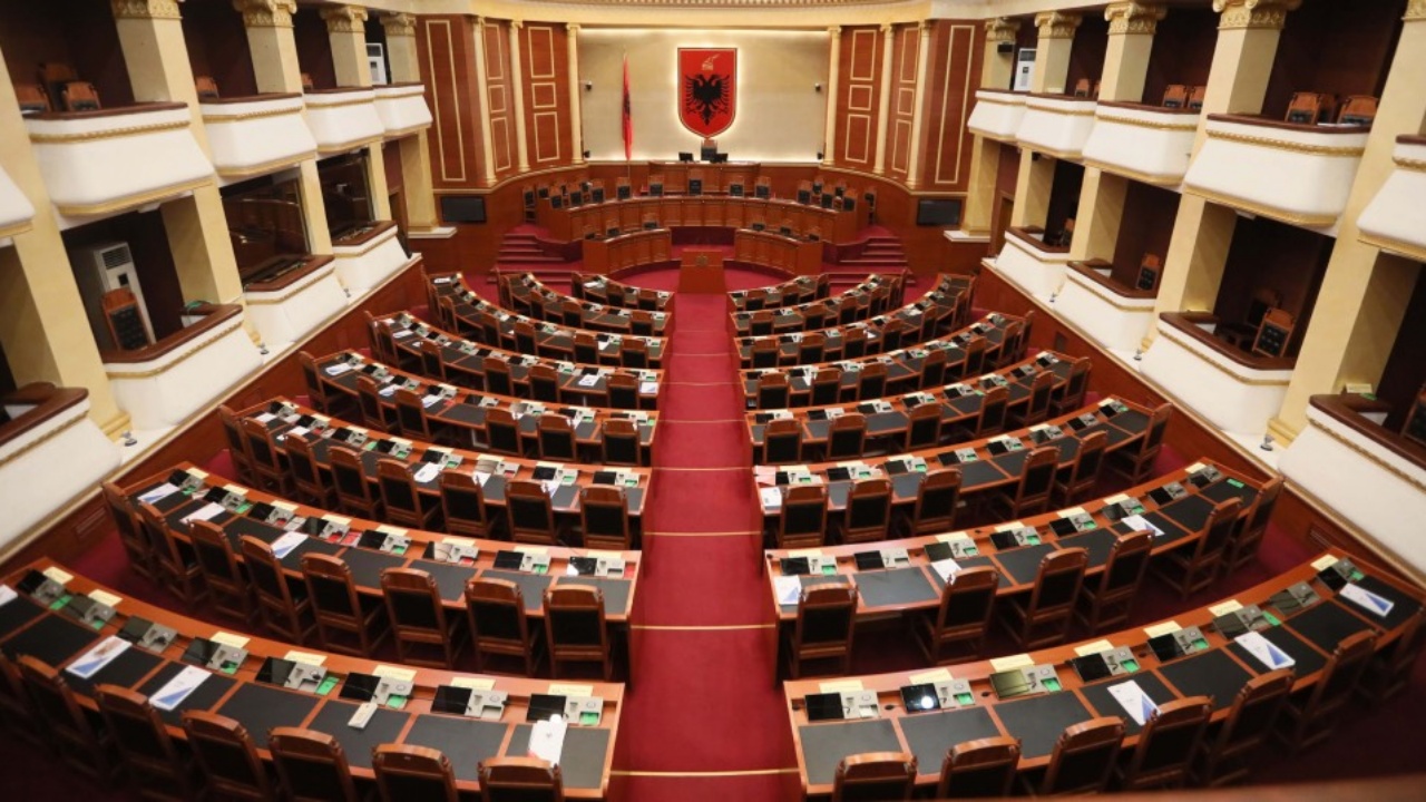11 MAJI/ Kush janë 140 deputetët e zgjedhur? PS mori 83 mandate, PD 50. Partitë e vogla…