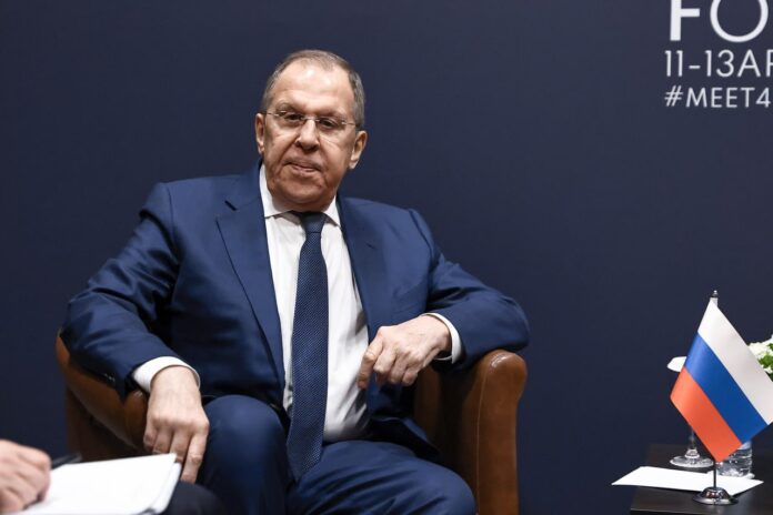 “BE ËSHTË SULUR ME HISTERI NDAJ SHBA-VE…”/ Lavrov: Rusia nuk do të pranojë qasjen “armëpushim dhe të shikojmë” për Ukrainën