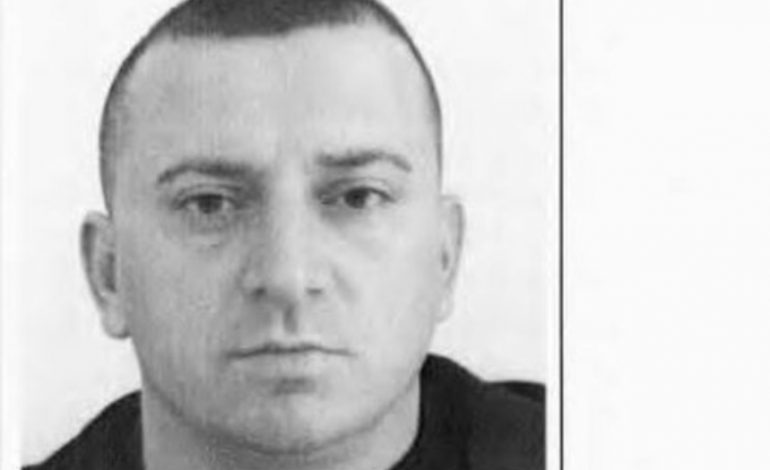 “CILI GAZETAR IDIOT E BËRI DHE TË NXORRI TY?” Operacioni “Ura”, bisedat në Sky Ecc mes shqiptarëve: Më jep kontaktin SKY se TANI i Mammuras e do