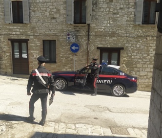 PO I DORËZONTE KLIENTIT KOKAINËN/ Karabinierët kapin MAT 30-vjeçarin shqiptar