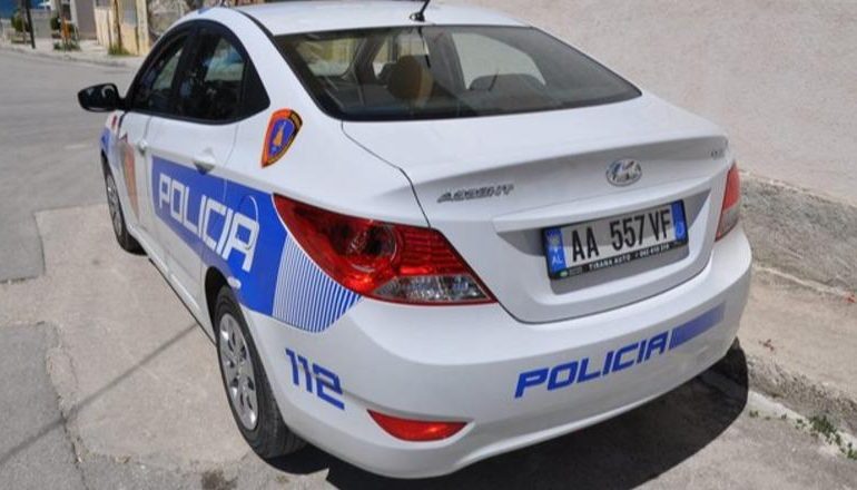 PËRFUNDON NË SPITAL 40-VJEÇARI NË VORË/ Policia: Dyshohet se u plagos me pushkë në banesë! Sekuestrohet arma që mbante pa leje