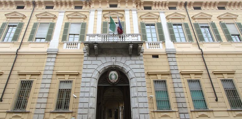 “MË BËN MAGJI TË ZEZË…”/ 51-vjeçarja shqiptare në Itali, dënohet me dy vite burg për 10 vjet përndjekje ndaj fqinjëve të saj