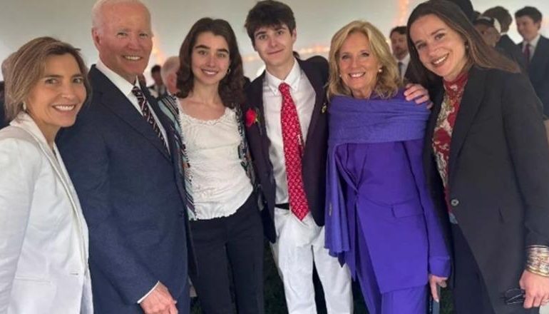 FOTOLAJM/ Joe Biden shfaqet për herë të parë në publik pas diagnostikimit me kancer