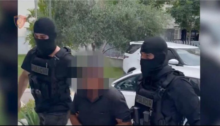 KAPET “MAT” 60-VJEÇARI/ I dënuar në Itali me 5 vite burg për marrëdhënie seksuale me vajzën e mitur, arrestohet në Durrës