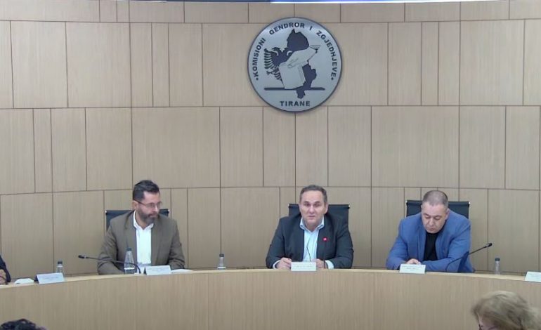 ANKIMIMI PËR KUKËSIN/ KAS rrëzon 3 kërkesa të PD. Lejon marrjen e regjistrit me nënshkrime të zgjedhësve nga jashtë