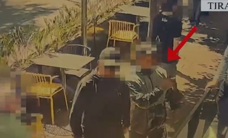 “PLAS” SHERRI PËR PRONAT/ Dhunuan dhe kanosën 2 bashkëpronarët e një sipërfaqe toke në Rrugën e Elbasanit, arrestohen 4 persona, shpallet në kërkim 1 tjetër