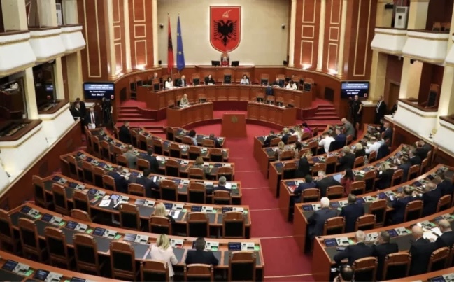 KUVEND/ PD kërkon 60 minuta debat në seancë plenare, kërkesë Spiropalit: Ndryshoni rendin e ditës