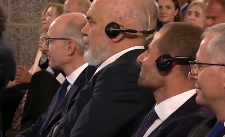 RAMA NË GJERMANI/ Pjesëmarrës në ceremoninë e ndarjes së çmimit “Charlemagne” për Ursula von der Leyen