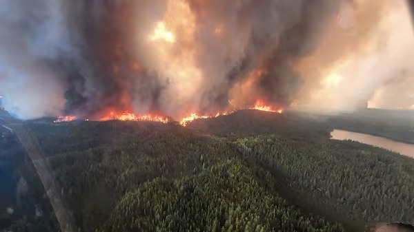 ZJARRET MASIVE NË PYJE/ Kanadaja shpall gjendjen e emergjencës