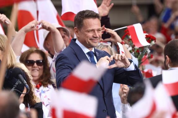 PËRBALLJE VENDIMTARE/ Polakët zgjedhin të dielën, Trzaskowski dhe Nawrocki në balotazh në garën për Presidencën