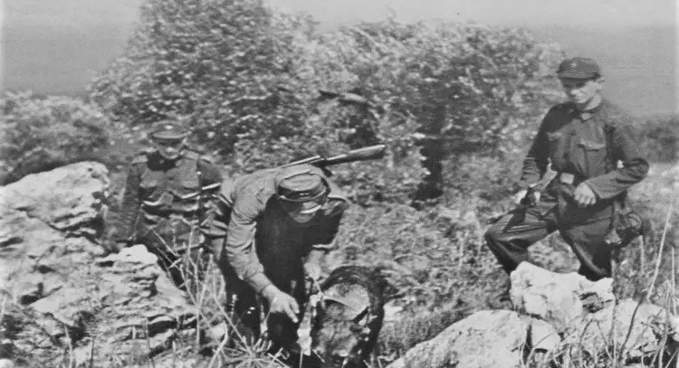 DOSSIER/ “Kur Smajl Baruti me të motrën po delshin prej shpisë së Asim Rusit ku ishin mshehë…” Historia e trishtë, e dy bijve të kolonel Ali Rizait