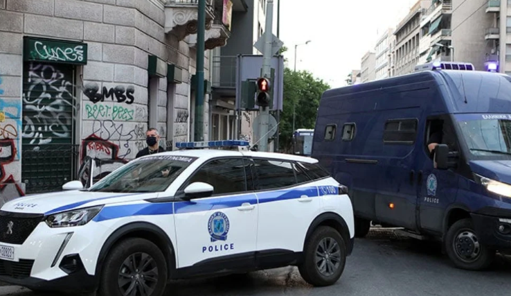 DETAJET/ Shqiptari qëllon me armë pas sherrit në rrugë, plagoset 41-vjeçari në Greqi!