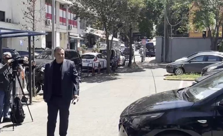 BASIR ÇOLLAKU PARAQITET NË SPAK/ Kallëzim për shkelje elektorale katër ditë para zgjedhjeve