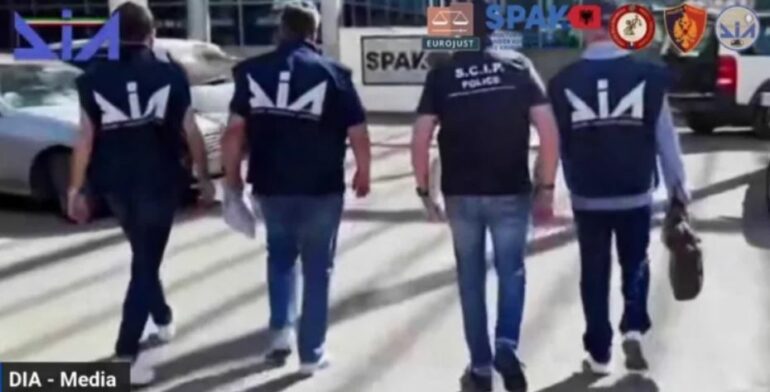 “PO BLEJMË FURGON TJETËR PËR NGARKIM…”/ Zbardhen komunikime të të implikuarve në operacionin “Ura”
