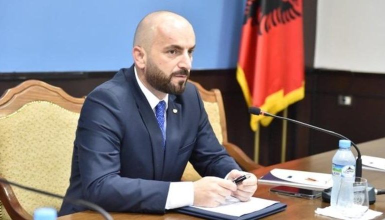 SOT MBYLLET GARA PËR DREJTUESIN E BKH-SË/ ‘Rikthehet’ në skenë Gledis Nano, ish-kreu i Policisë në listën e aplikantëve