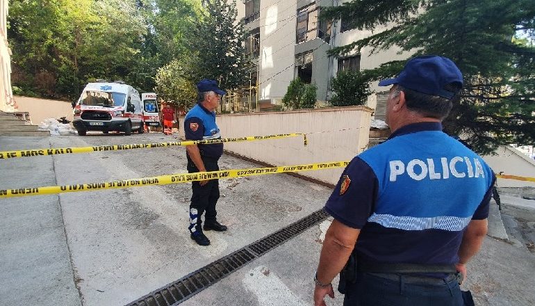 E RËNDË NË LIBRAZHD/ Lyen me benzinë fqinjin dhe tenton ta djegë, ndërhyn policia dhe…