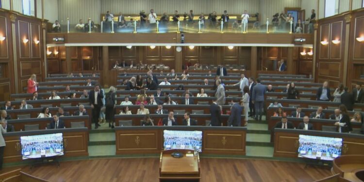 DËSHTON SEANCA E RADHËS NË KOSOVË/ S’ka kompromis për konstituim, por për pushim